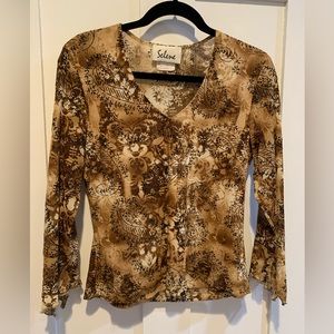 Selene brown with black blouse